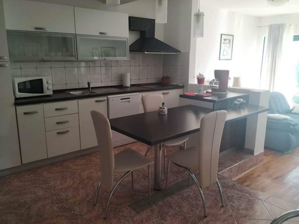 Apartmani Deleut نوفي فينودولسكي المظهر الخارجي الصورة